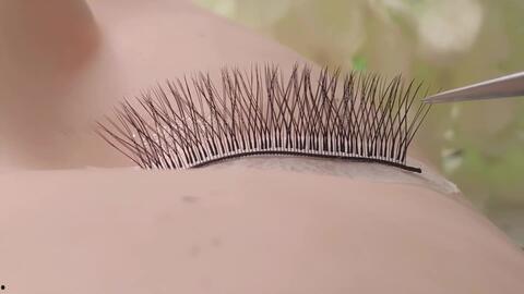 开花睫毛嫁接视频教程,跟随视频轻松打造浓密卷翘睫毛